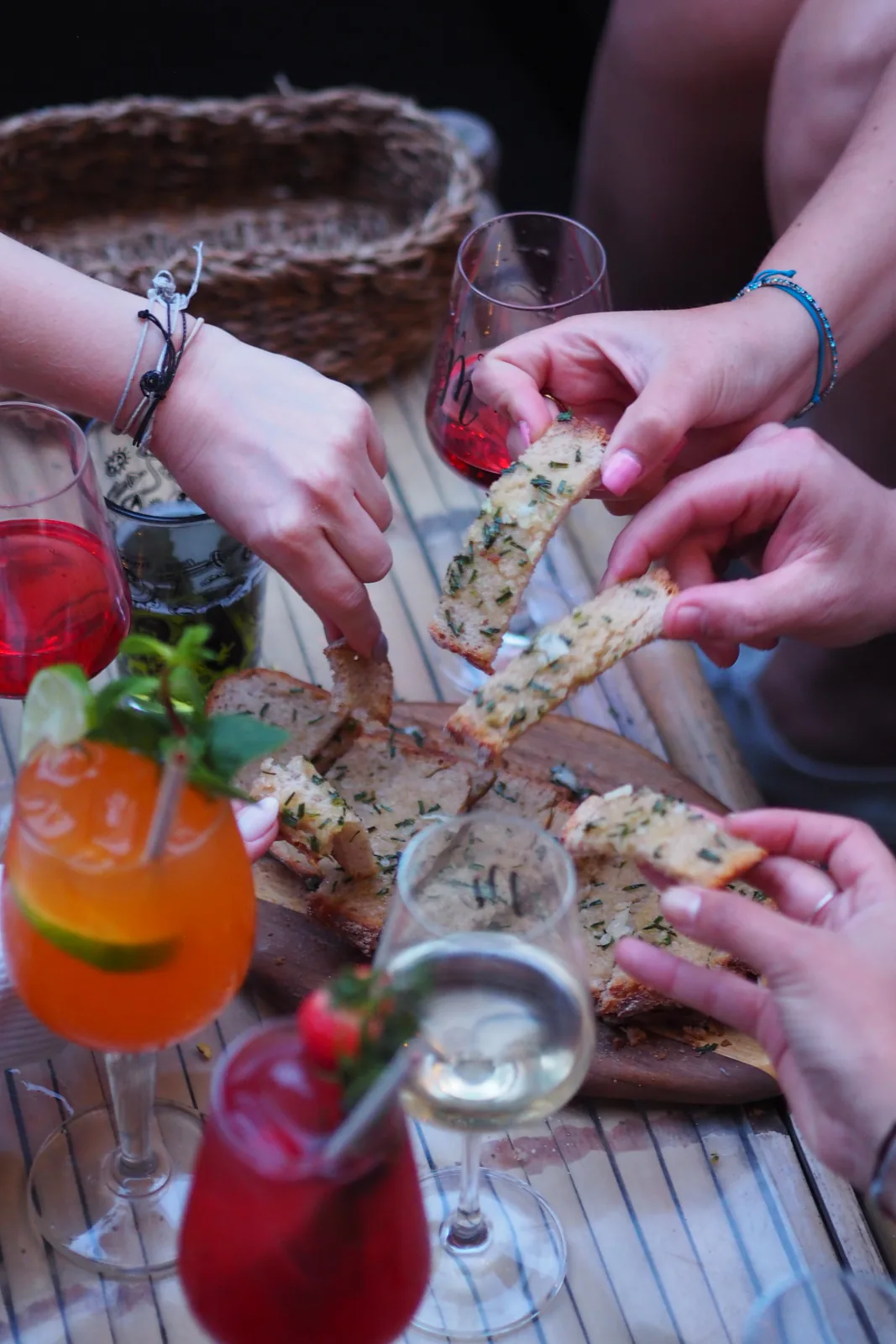 Cocktails et planche apéro à partager